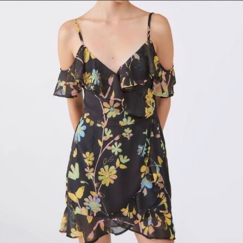 NWT Urban Outfitters Teanna Floral Ruffle Cold Shoulder Mini Dress